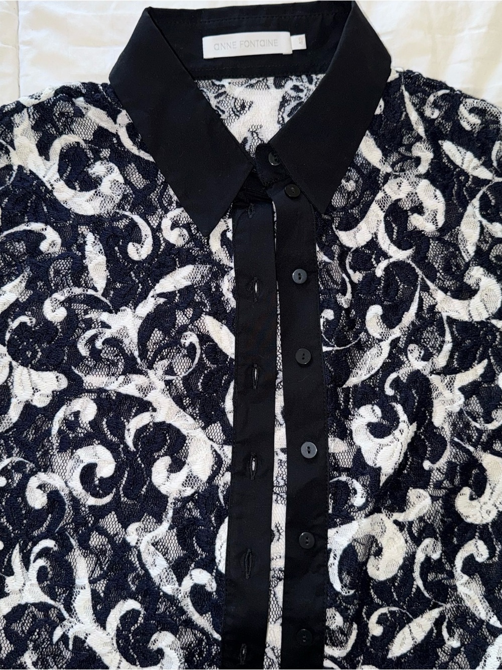 Anne Fontaine Bold Navy & White Lace Pattern Tank and Blouse Set - Picture 4 of 16